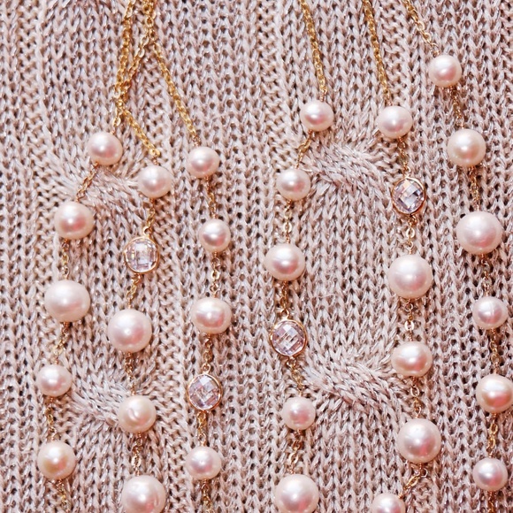 White pearl necklace with gold chain and clasp - Picture 4 of 7